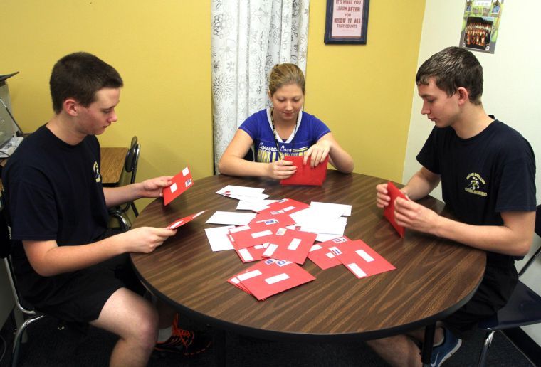 Students prepare holiday greetings for troops overseas